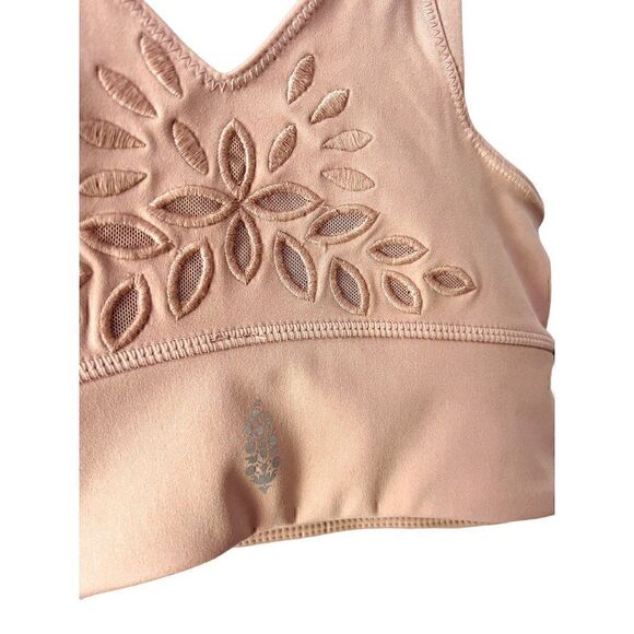 ❤️ Free People Movement Winter Eyelet Blush Sports Bra XS NWOT - Picture 6 of 7
